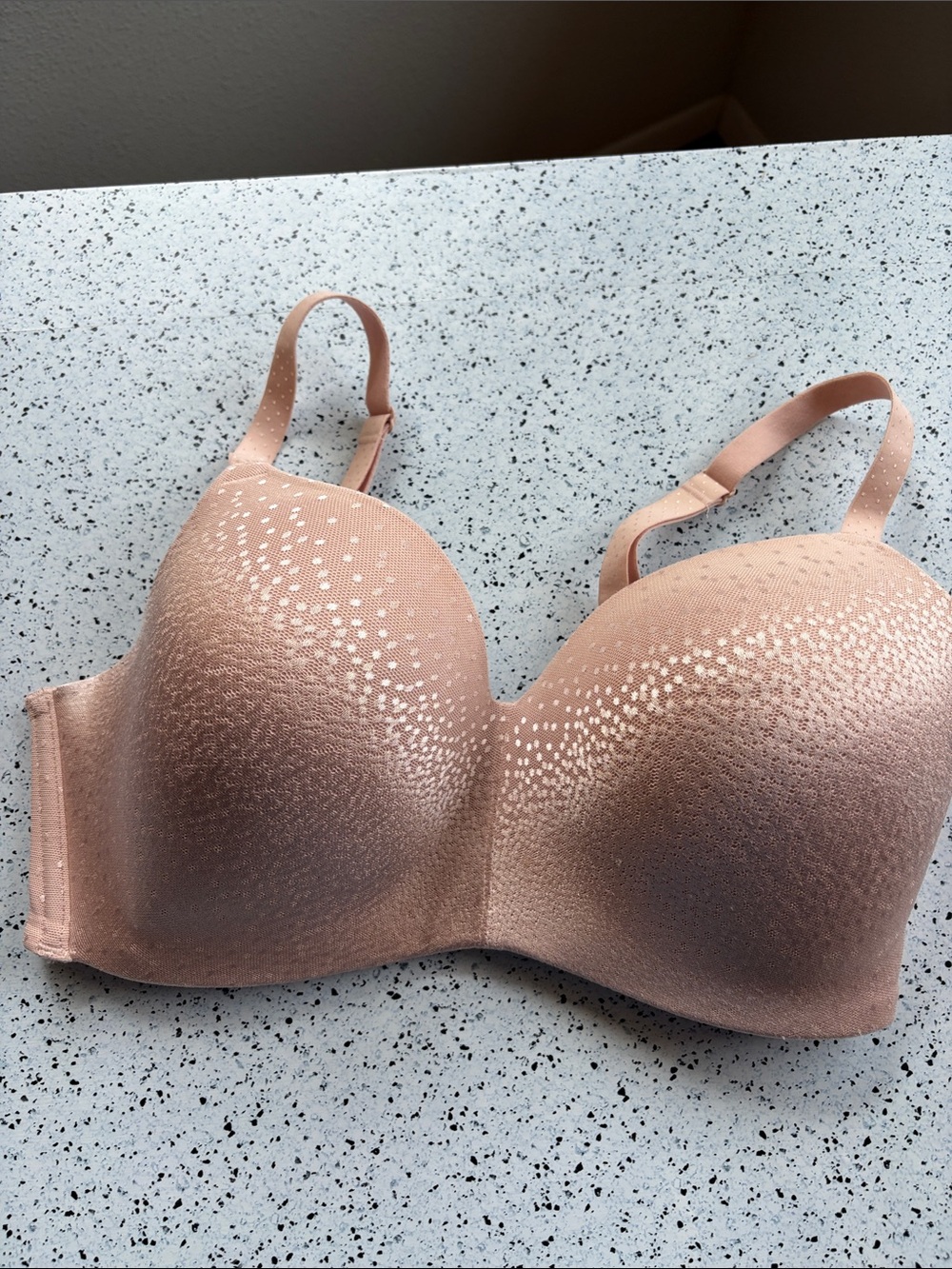 Wacoal 34DDD wire free bra dot in beige medium padding
